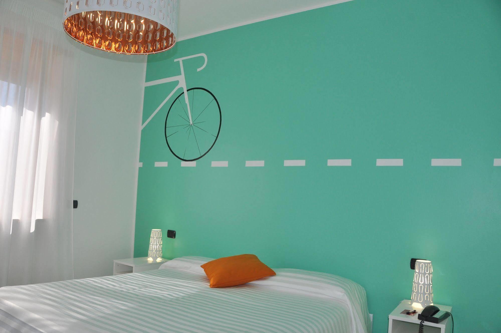 Lo Scoiattolo Piedmont Bike Hotel 普拉罗莫 外观 照片